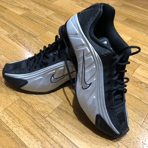 Brand New Never Worn Nike Shox - Cushioned